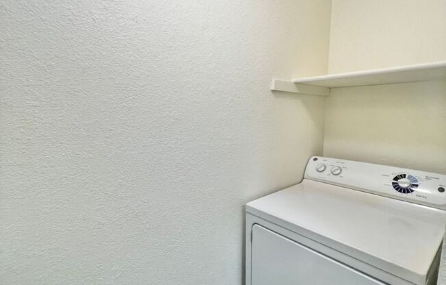 3 beds, 2 baths, 1,050 sqft, $1,950, Unit J-066