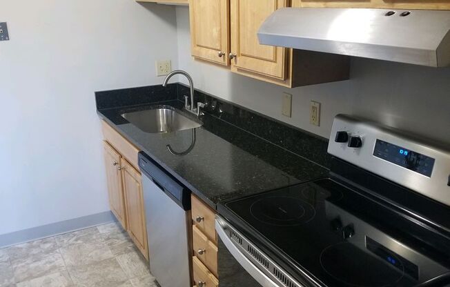 2 beds, 1 bath, 975 sqft, $1,575, Unit 209