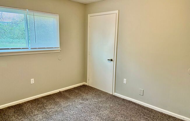 2 beds, 1 bath, 950 sqft, $850, Unit 12