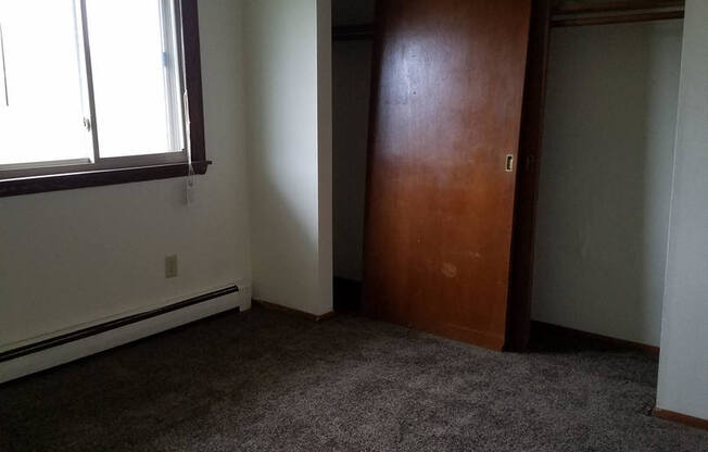 2 beds, 1 bath, $1,075