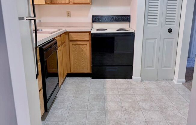 2 beds, 1.5 baths, 1,050 sqft, $1,185, Unit 156