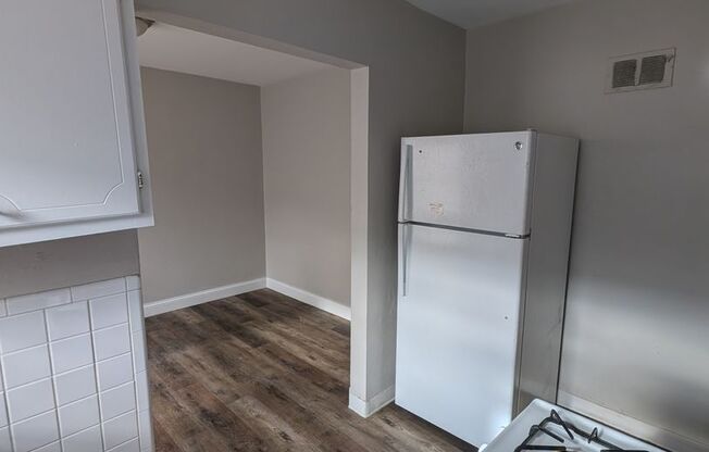 2 beds, 1 bath, 850 sqft, $850, Unit 2W