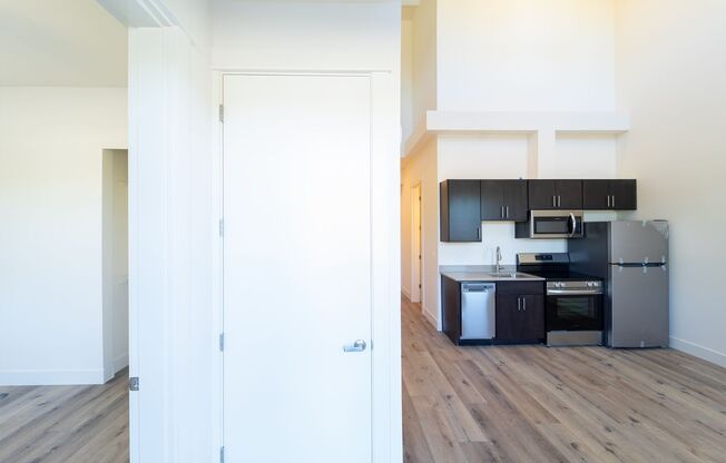 3 beds, 2 baths, 1,016 sqft, $2,299, Unit 1101
