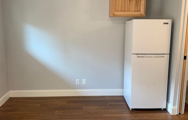 1 bed, 1 bath, $750, Unit 474 E 14th Alley #11-The Cedars