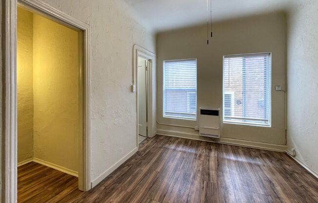 Studio, 1 bath, 400 sqft, $1,150, Unit 206