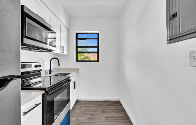 1027 SW 3 ST