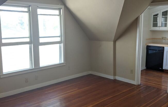 1 bed, 1 bath, $1,800, Unit 4