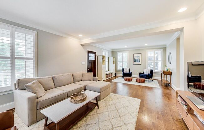 Beautiful 4 Bed + 3.5 bath SF on 7th St, NW DC