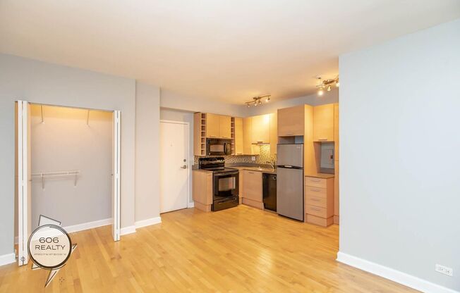 Studio, 1 bath, $1,400, Unit 303