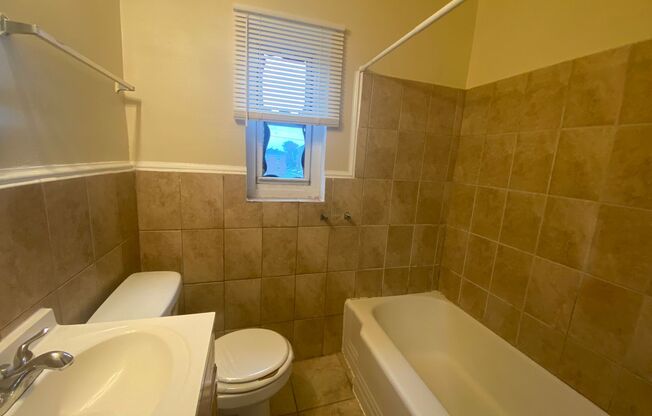1 bed, 1 bath, $995, Unit 2712B