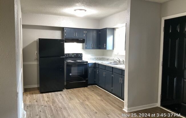 2 beds, 1 bath, $1,095, Unit 01727-05