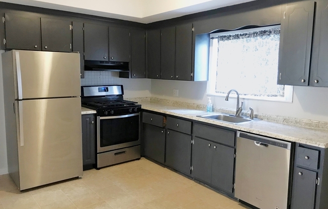 4 beds, 1 bath, 1,800 sqft, $3,100, Unit -