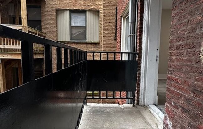 Studio, 1 bath, 300 sqft, $1,095, Unit #210