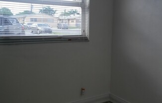 LC 20:836 NW 10th St