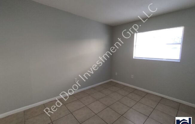 2 beds, 1 bath, $1,095, Unit 2