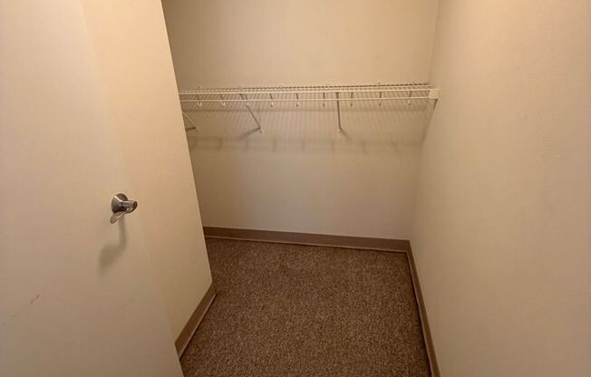 1 bed, 1 bath, 750 sqft, $1,095, Unit 206E