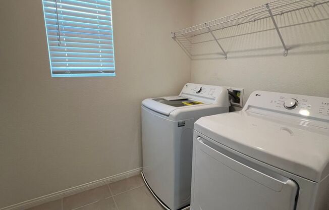 Montecito Beauty 3Bed 2.5Bath Gated & Located In A Cul-De-Sac Awaits You!