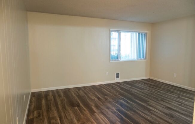 2 beds, 1 bath, , $1,800