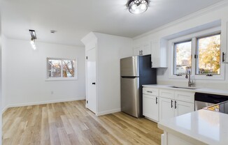 4 beds, 2 baths, 1,300 sqft, $4,300, Unit 2