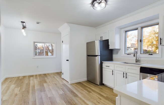 4 beds, 2 baths, 1,300 sqft, $4,300, Unit 2
