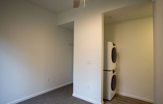 Studio, 1 bath, 340 sqft, $1,275, Unit 105