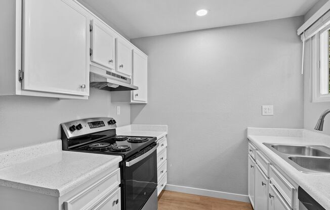 2 beds, 1 bath, 760 sqft, $2,699, Unit 40-213
