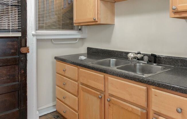 1 bed, 1 bath, 850 sqft, $1,595, Unit 2010-2A