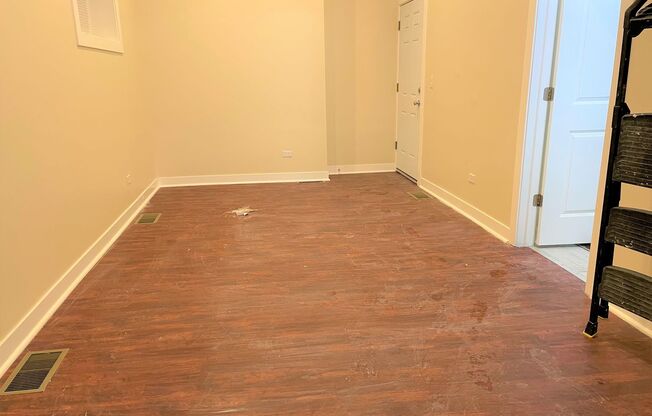 2944 Montrose