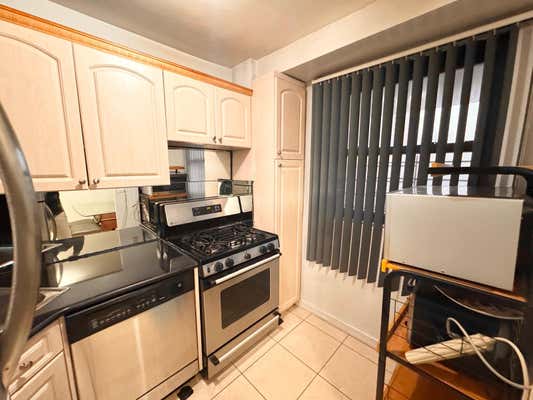 1 bed, 1 bath, 800 sqft, $2,400, Unit 4L