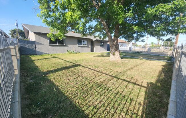 3 bedroom 2 Bathroom home in a great location near shopping centers.