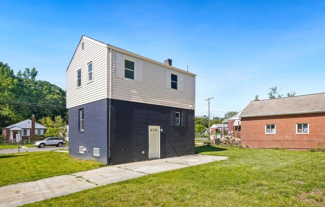 BEAUTIFULLY RENOVATED THREE BEDROOM 2 BATH HOME IN COLLEGE PARK IS IMMEDIATELY AVAILABLE