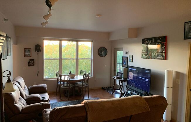 2 beds, 2 baths, 926 sqft, $1,550, Unit 206