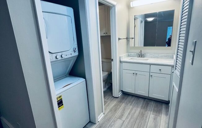 Condominium in Greenbrier: RENOVATED AND  INCLUDES WASHER/DRYER!