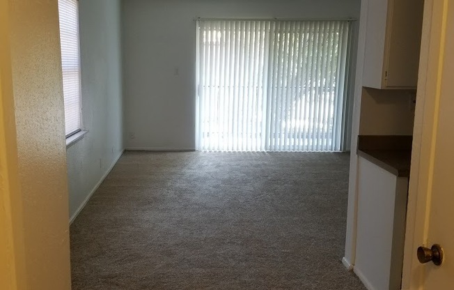 Studio, 1 bath, 450 sqft, $710, Unit *526