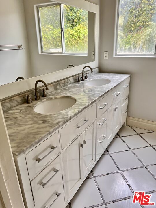 114 S LAYTON DR