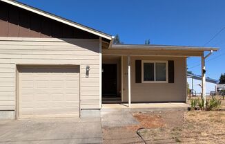 Great 3 bed/1 bath duplex in West Eugene