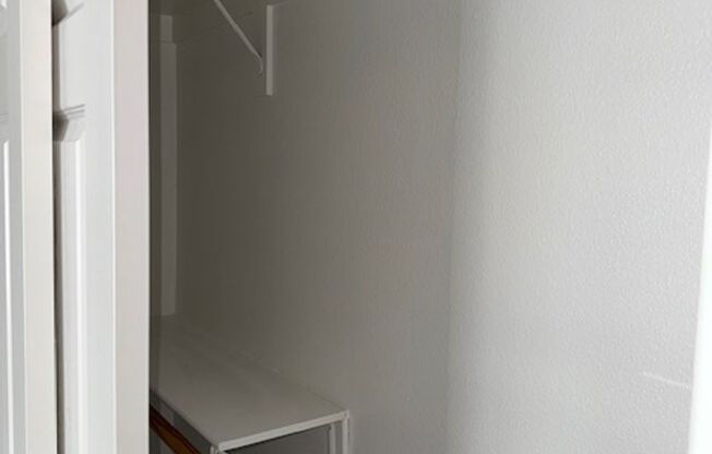 2 beds, 2 baths, $1,400, Unit Unit 2127, Bldg 32