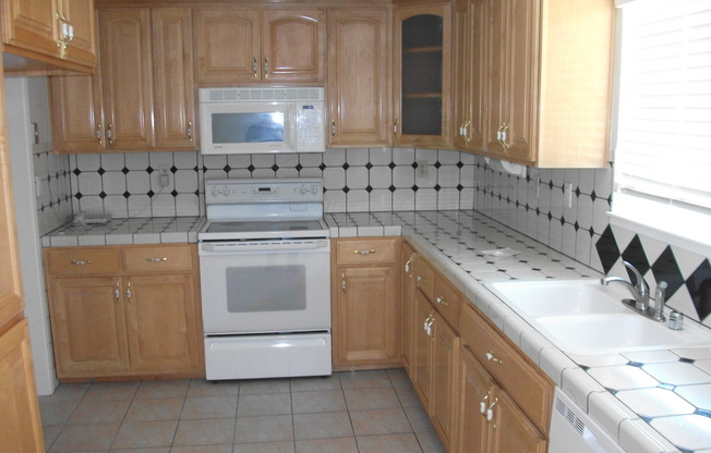 4 bedroom home/ 2.5 Bath Single Family Home in 95133