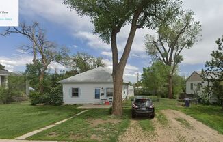 NICE THREE BEDROOM HOME ON NEARLY 1/3 ACRE FENCED YARD IN DENVER! AVAIL. DEC. 1st!