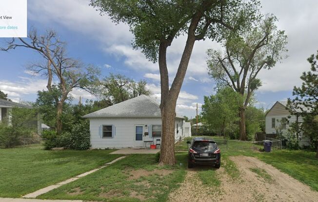 NICE THREE BEDROOM HOME ON NEARLY 1/3 ACRE FENCED YARD IN DENVER! AVAIL. DEC. 1st!