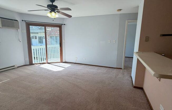 4312 W Shamrock Lane, Apt 2D, Mchenry, IL 60050