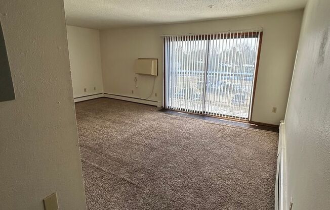 2 beds, 1 bath, 833 sqft, $850, Unit 18