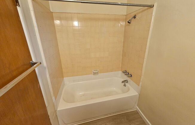 Studio, 1 bath, 350 sqft, $950