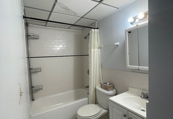2 beds, 1 bath, 865 sqft, $3,400, Unit 201