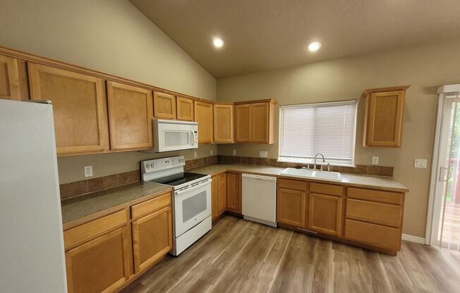 3 beds, 2 baths, $1,825