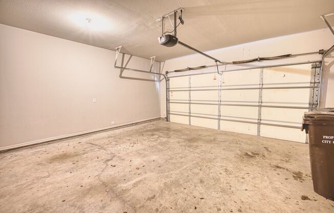 Luxury Sun-Drenched End-Unit Townhouse Offering Effortless Upscale Living in the Heart of Plano!