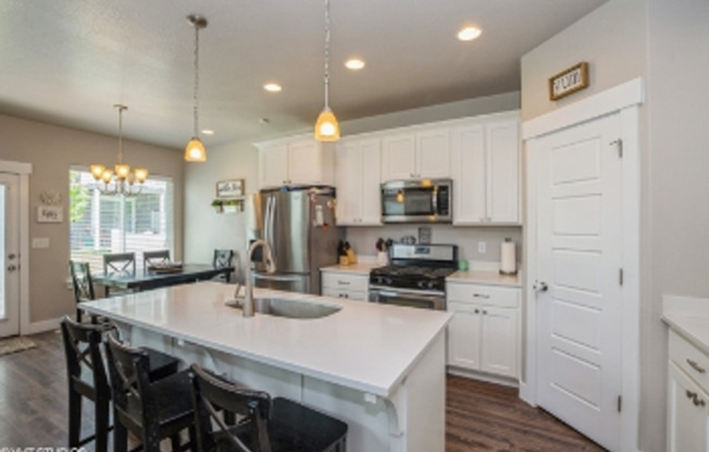 4-Bedroom 3.5 Bathroom in Bluffdale