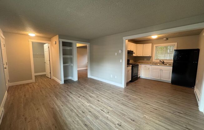 COZY 2BD/1BA NORTH WEST APARTMENT | ON-SITE LAUNDRY | PET FRIENDLY | OFF-STREET PARKING | AVAIL UPON REQUEST