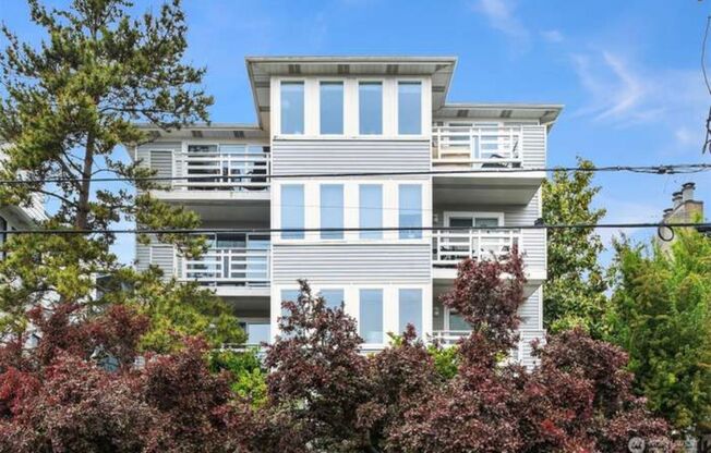 Welcome Home 2 bd/1 ba Condo Close to everything!  - Parking Included!