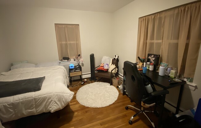 2 beds, 1 bath, $2,920, Unit 7